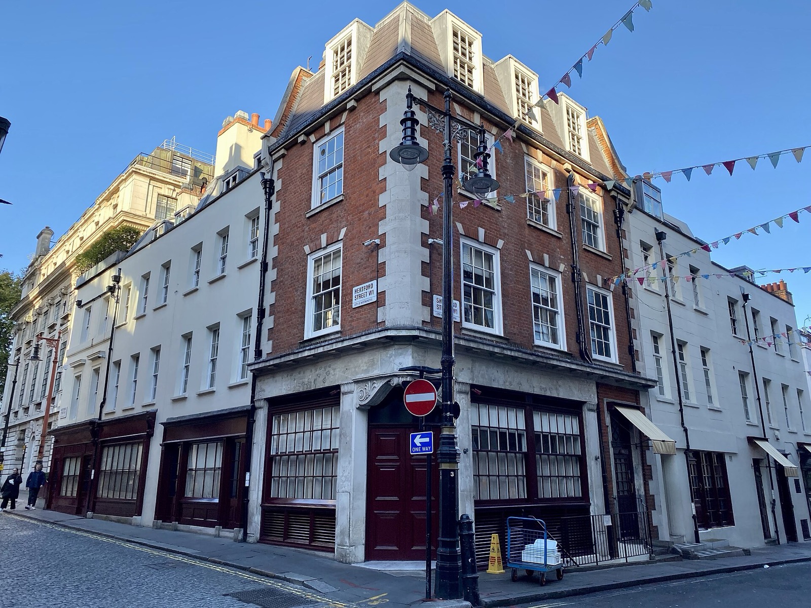 5 Hertford Street — 2-5 Hertford Street, Mayfair, October 2022 01